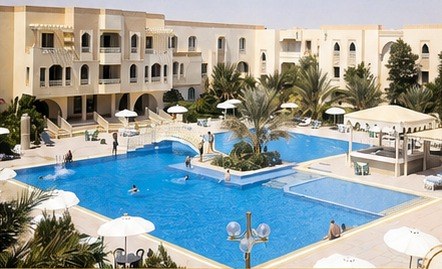 La piscina di uno degli hotel a quattro stelle di Douz
